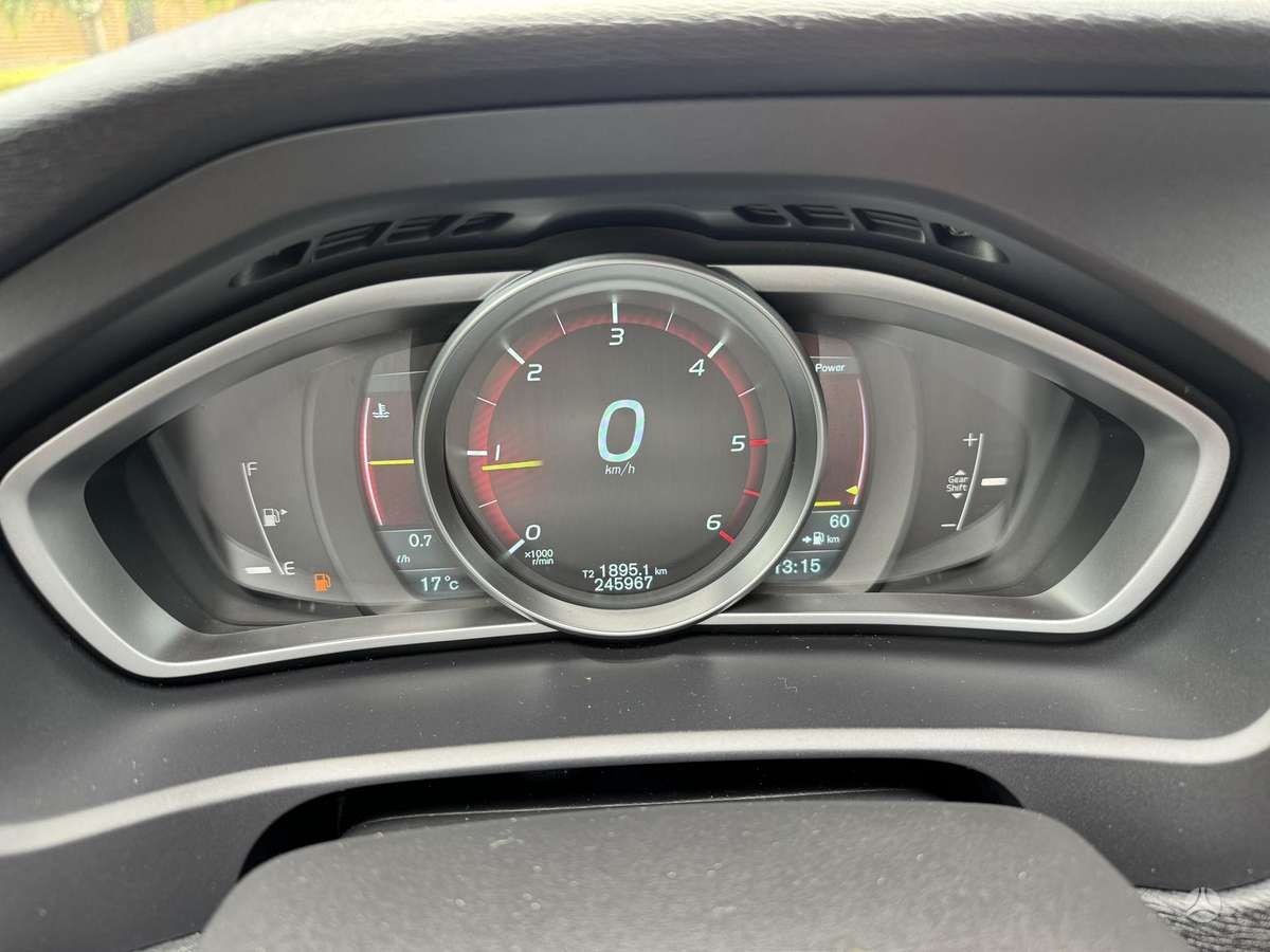 Volvo V40, 1.6 l., hatchback