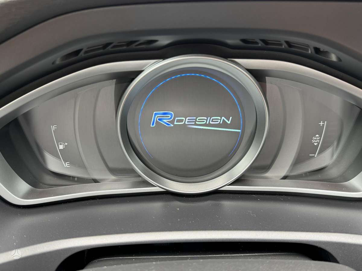 Volvo V40, 1.6 l., hatchback