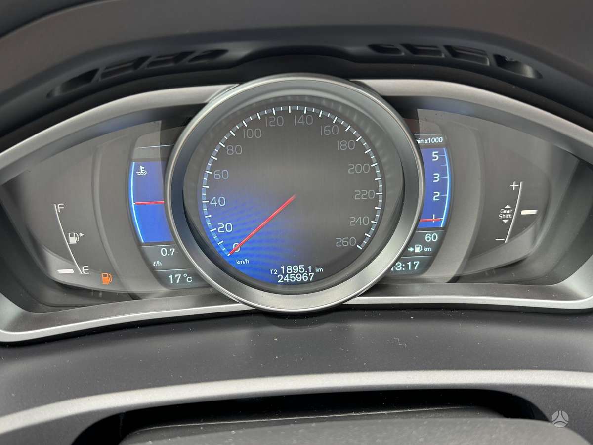 Volvo V40, 1.6 l., hatchback
