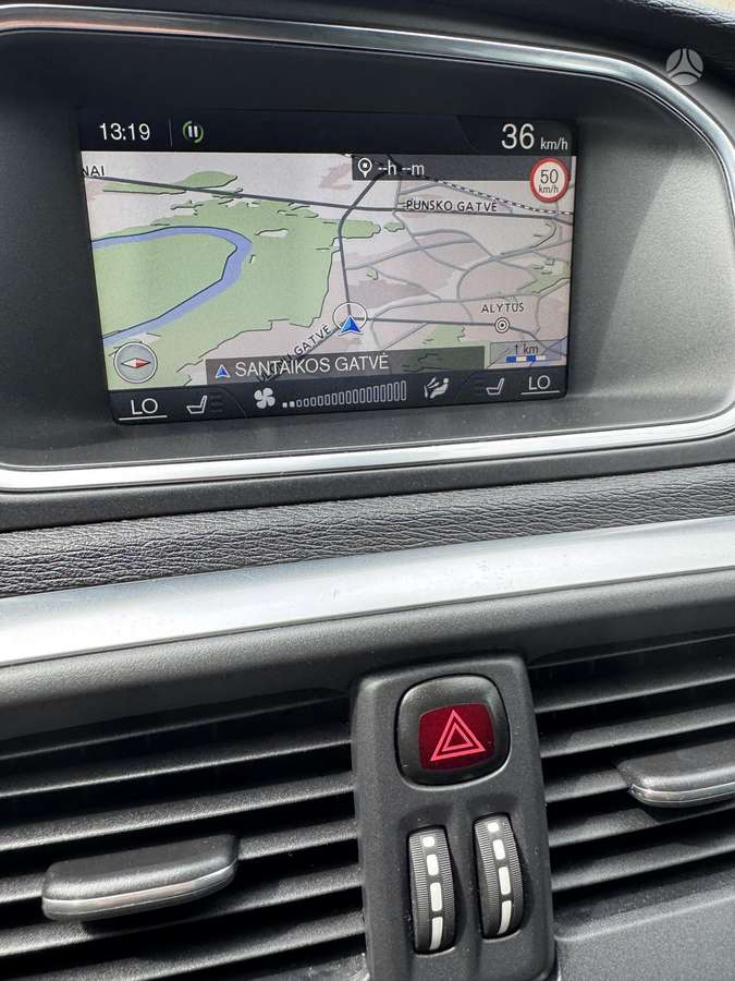 Volvo V40, 1.6 l., hatchback