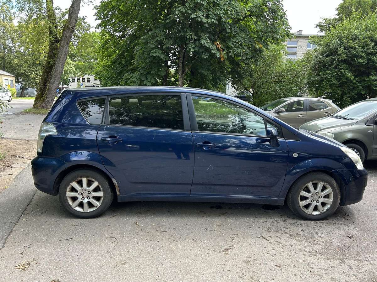 Toyota Corolla Verso, 2.2 l., hatchback