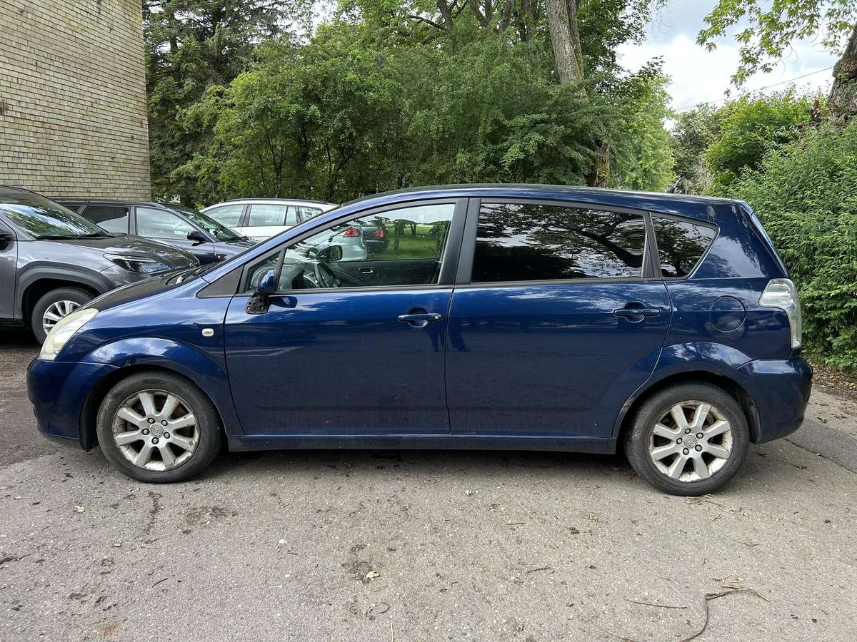 Toyota Corolla Verso, 2.2 l., hatchback