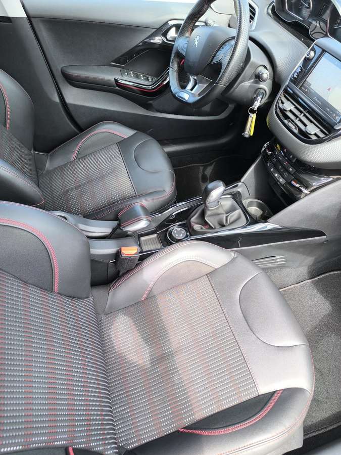 Peugeot 2008, 1.2 l., Универсал