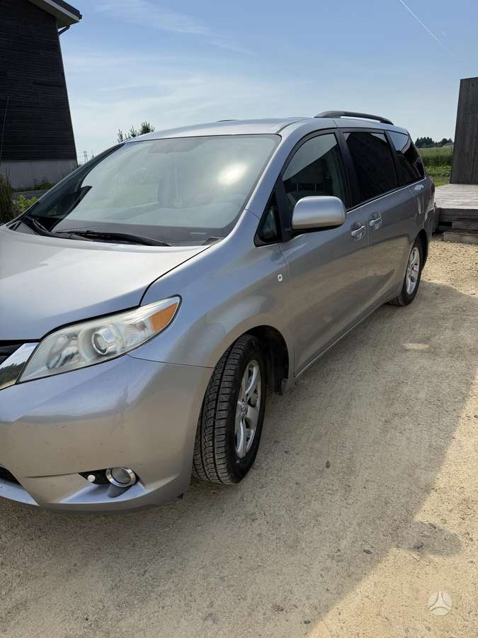 Toyota Sienna - 4
