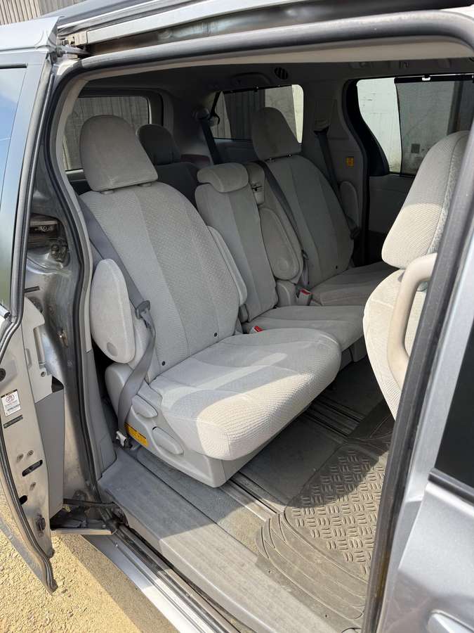Toyota Sienna - 6