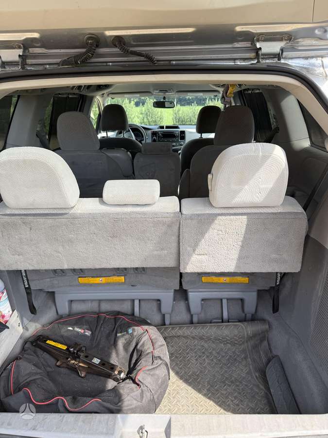 Toyota Sienna - 7