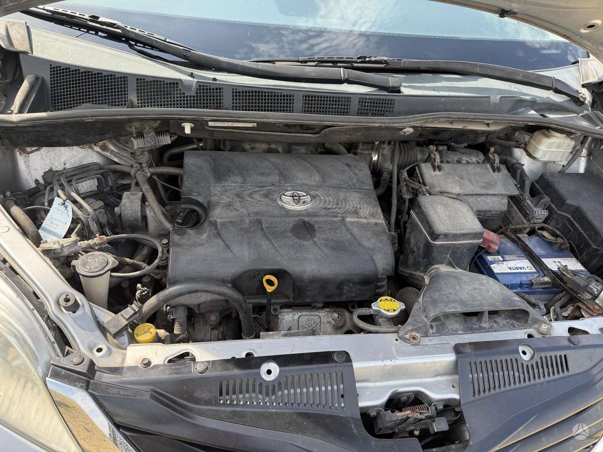 Toyota Sienna - 8