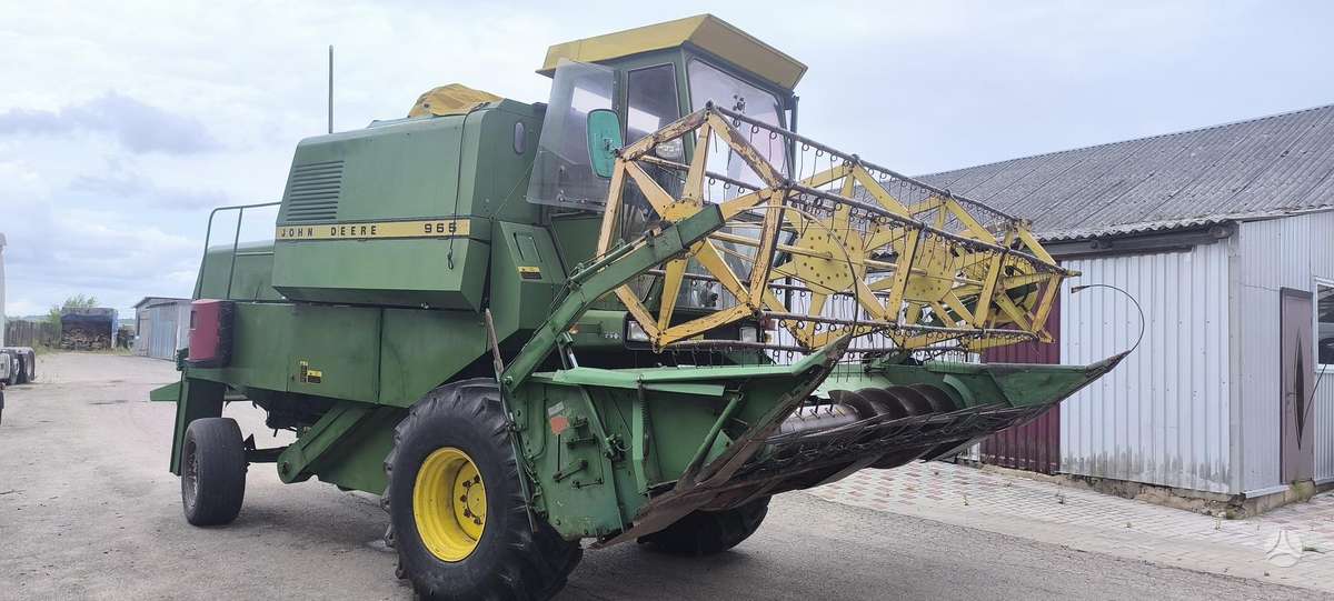 John Deere 965, combine harvesters