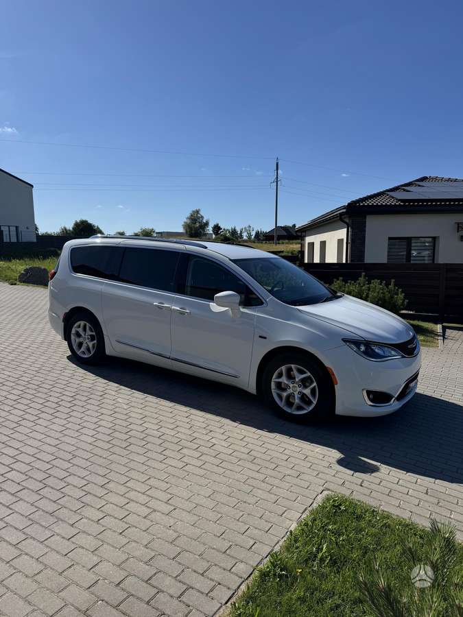 Chrysler Pacifica, 3.7 l., Минивэн