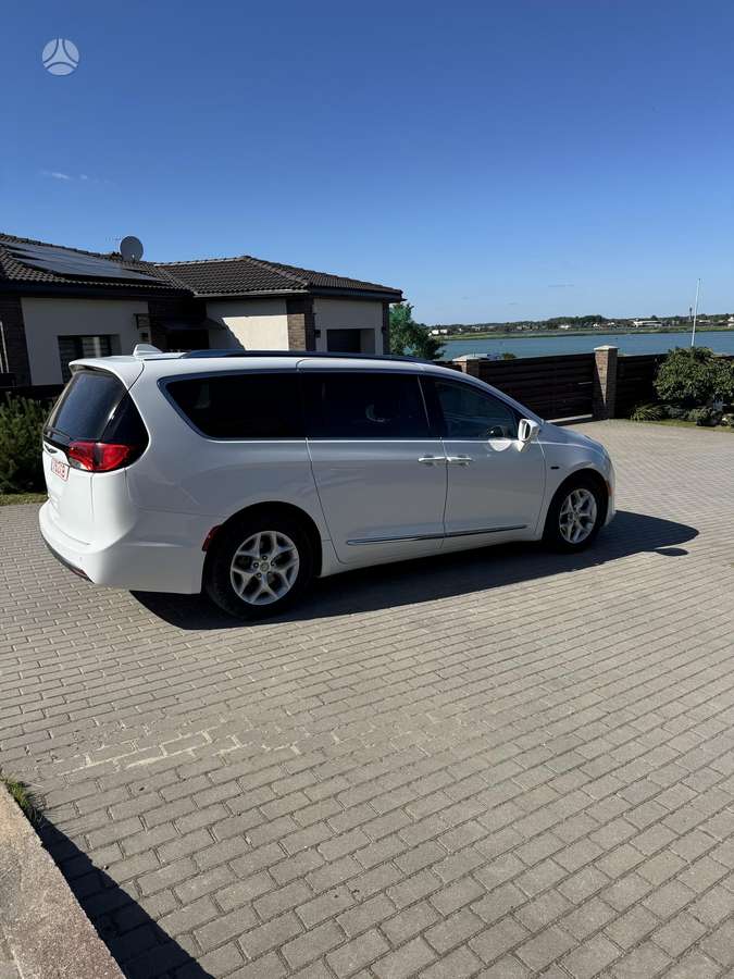 Chrysler Pacifica, 3.7 l., Минивэн