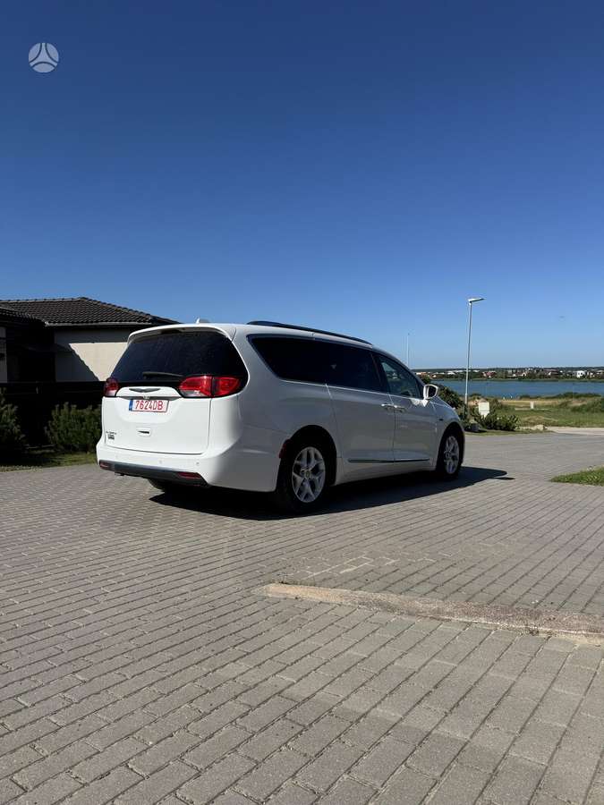Chrysler Pacifica, 3.7 l., Минивэн