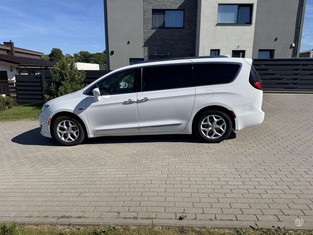 Chrysler Pacifica, 3.7 l., Минивэн