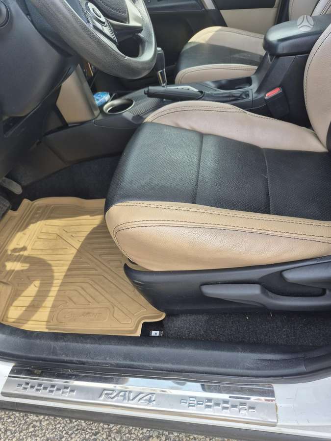 Toyota RAV4 - 10
