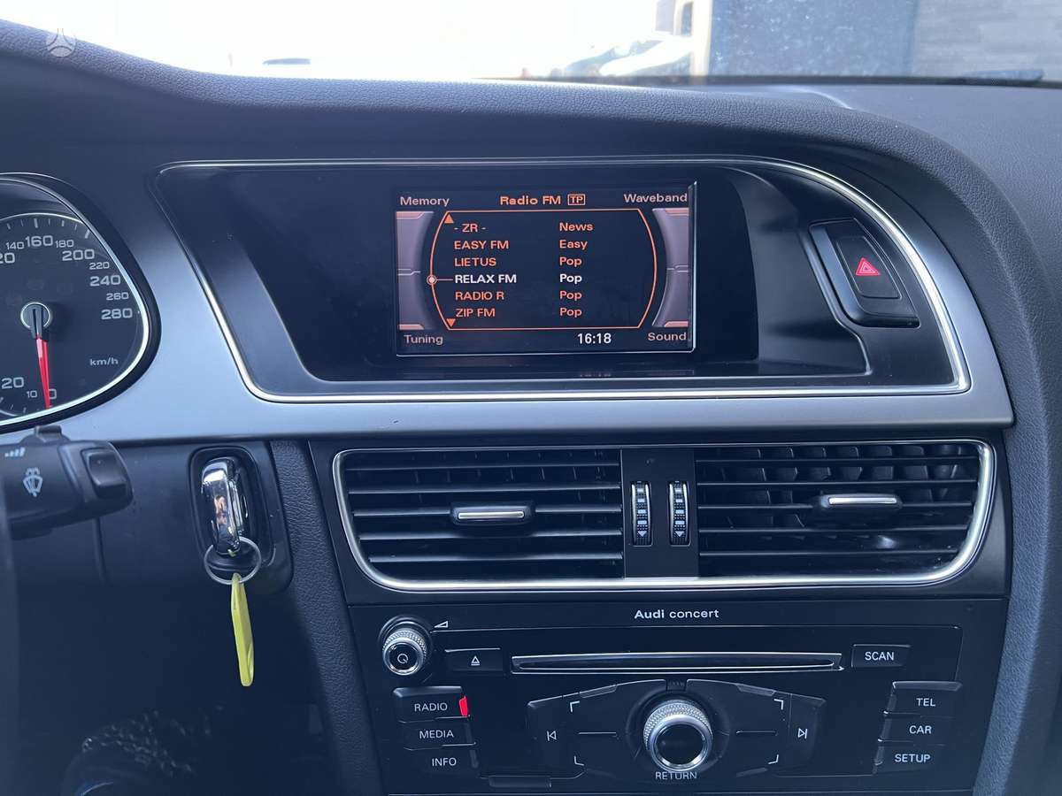 Audi A4, 2.0 l., Седан