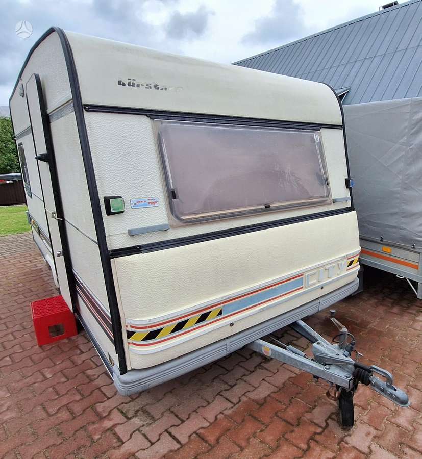 Bürstner 3907, prikabinami nameliai