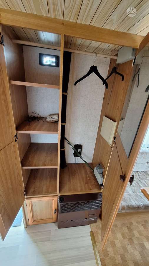 Bürstner 3907, prikabinami nameliai
