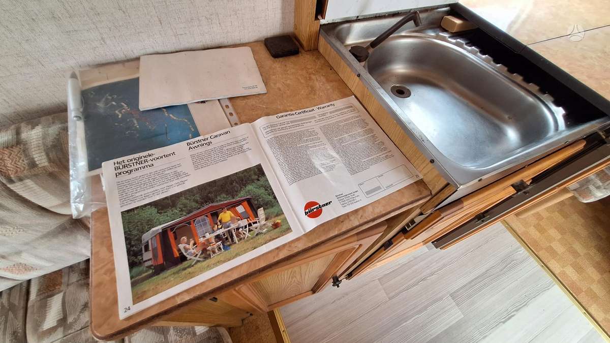 Bürstner 3907, prikabinami nameliai