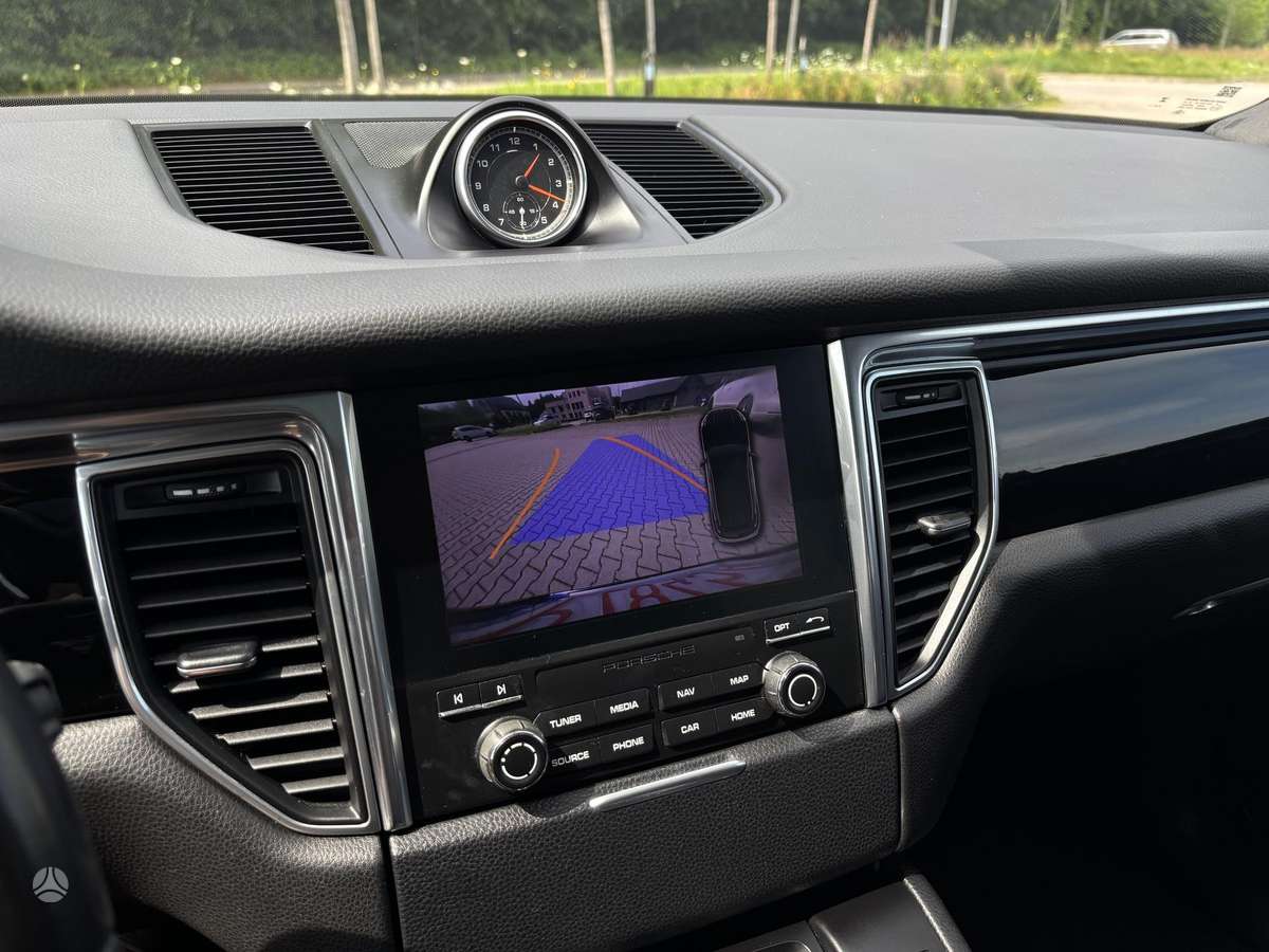 Porsche Macan, 2.0 l., off-road / crossover