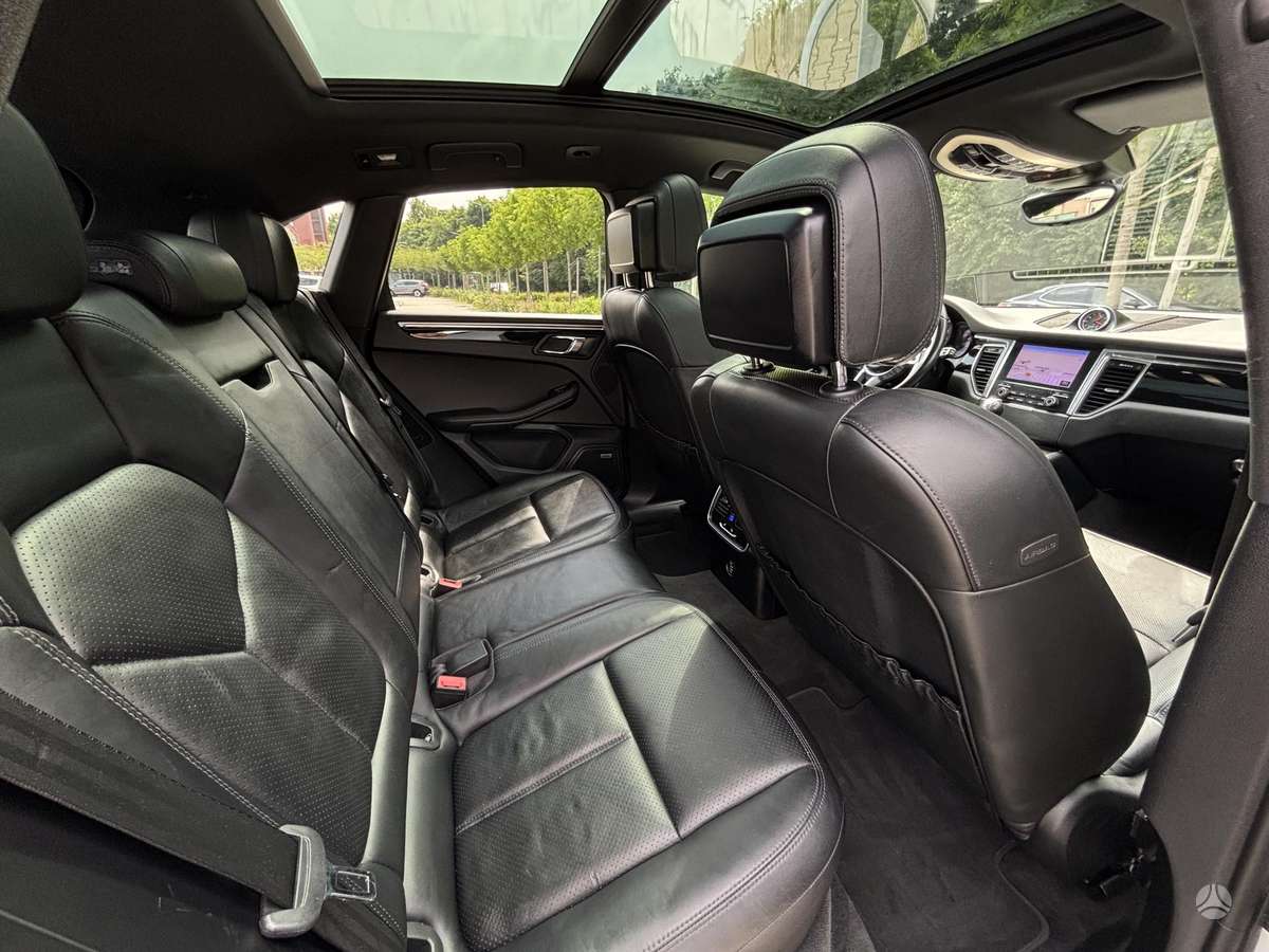 Porsche Macan, 2.0 l., off-road / crossover