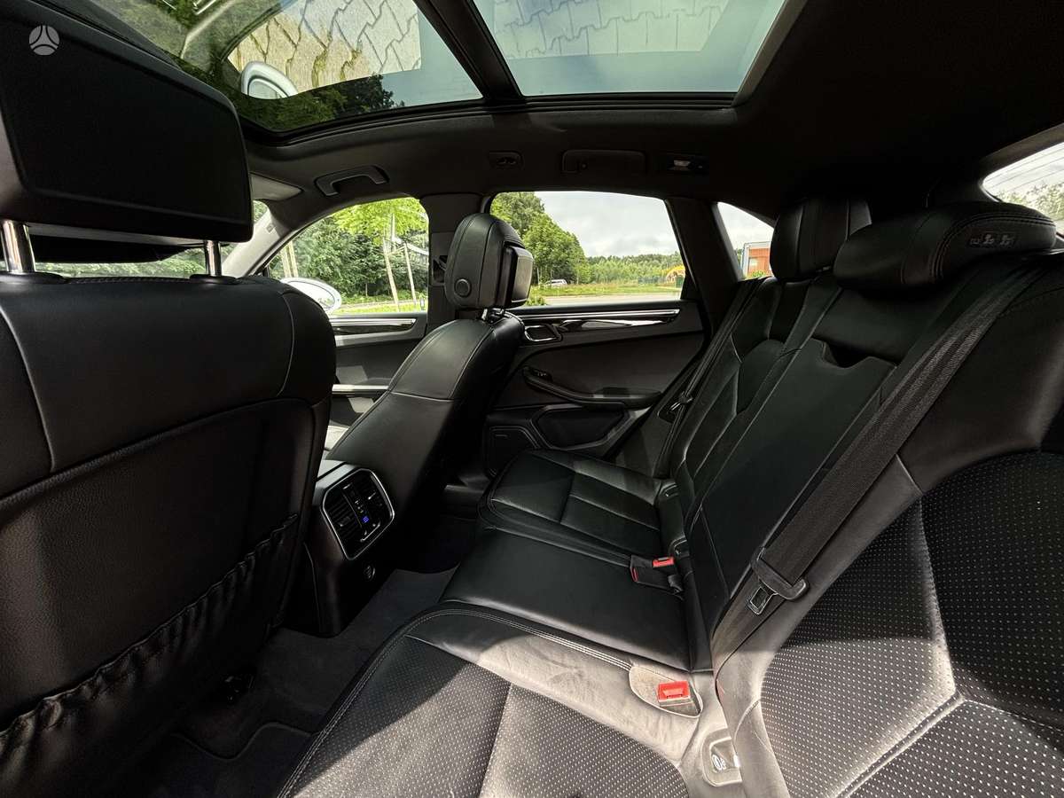 Porsche Macan, 2.0 l., off-road / crossover