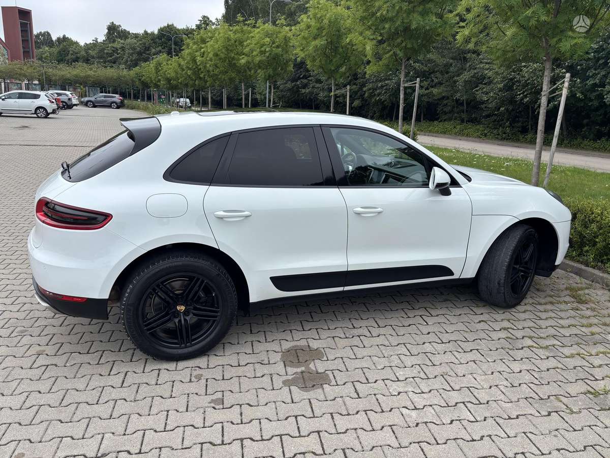 Porsche Macan, 2.0 l., off-road / crossover