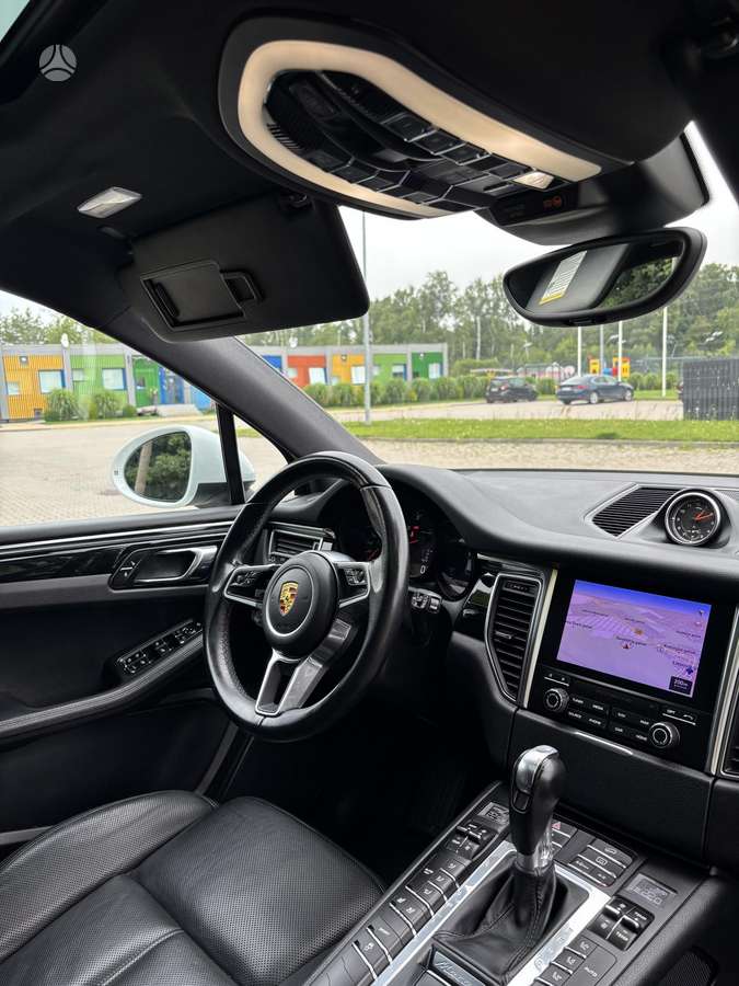 Porsche Macan, 2.0 l., off-road / crossover