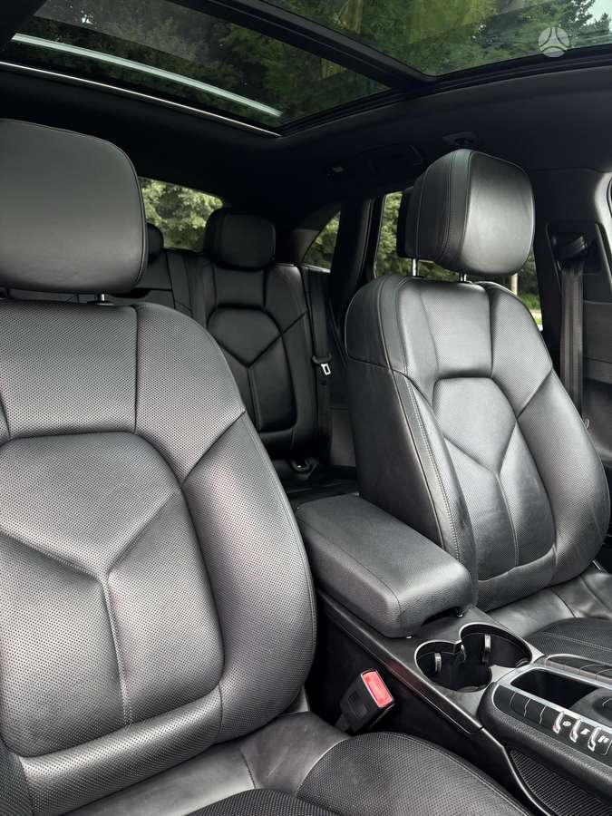 Porsche Macan, 2.0 l., off-road / crossover