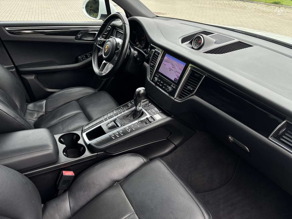 Porsche Macan, 2.0 l., off-road / crossover