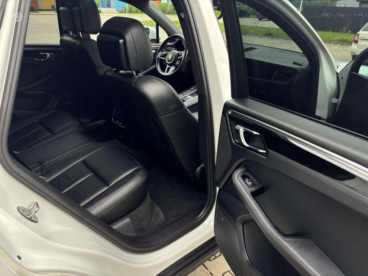 Porsche Macan, 2.0 l., off-road / crossover