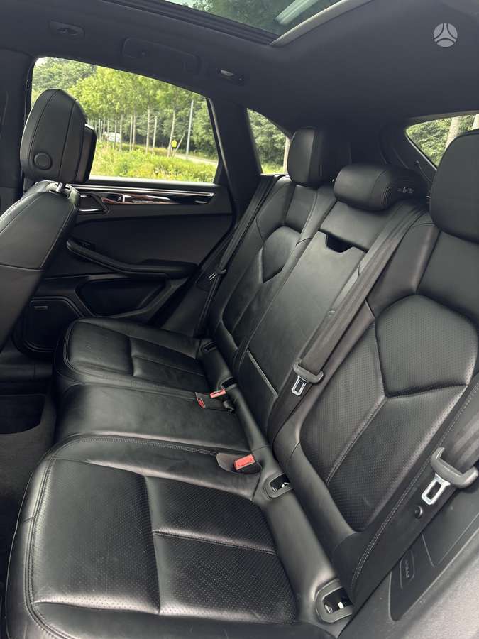 Porsche Macan, 2.0 l., off-road / crossover