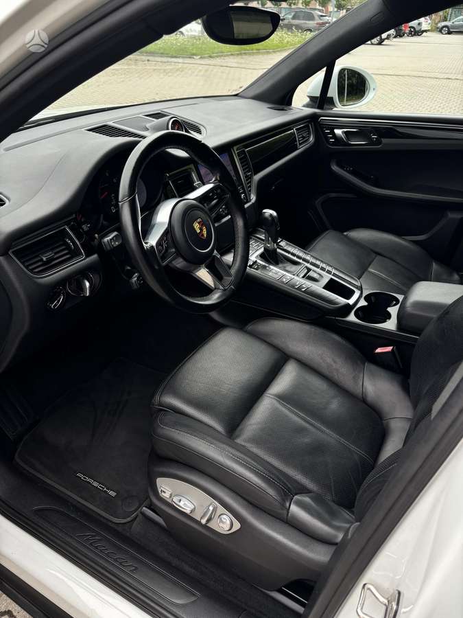 Porsche Macan, 2.0 l., off-road / crossover