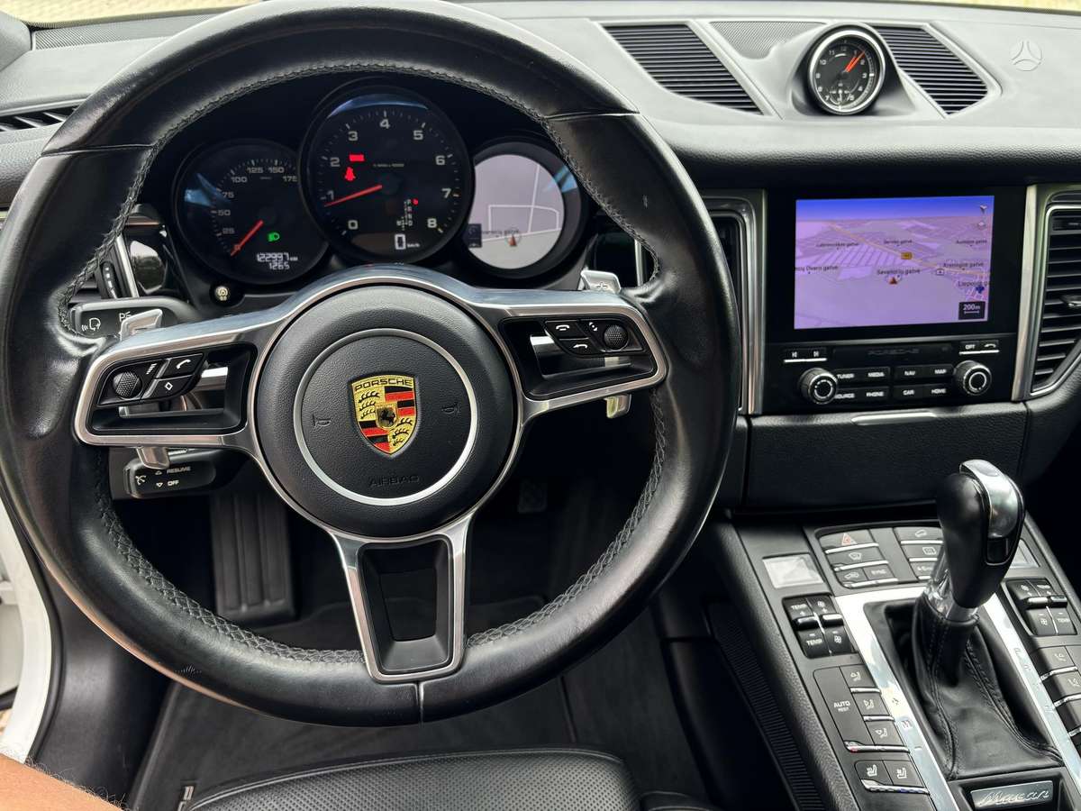 Porsche Macan, 2.0 l., off-road / crossover