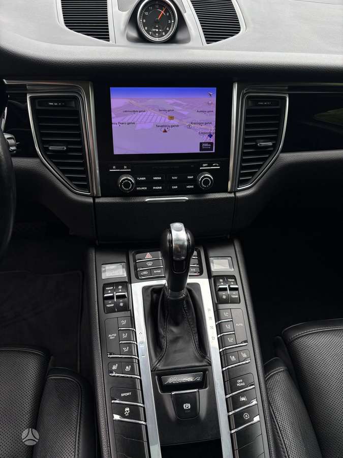 Porsche Macan, 2.0 l., off-road / crossover