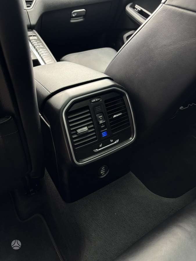 Porsche Macan, 2.0 l., off-road / crossover