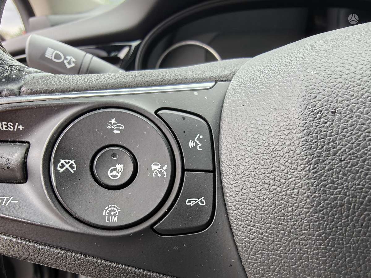 Opel Insignia, 1.5 l., hatchback