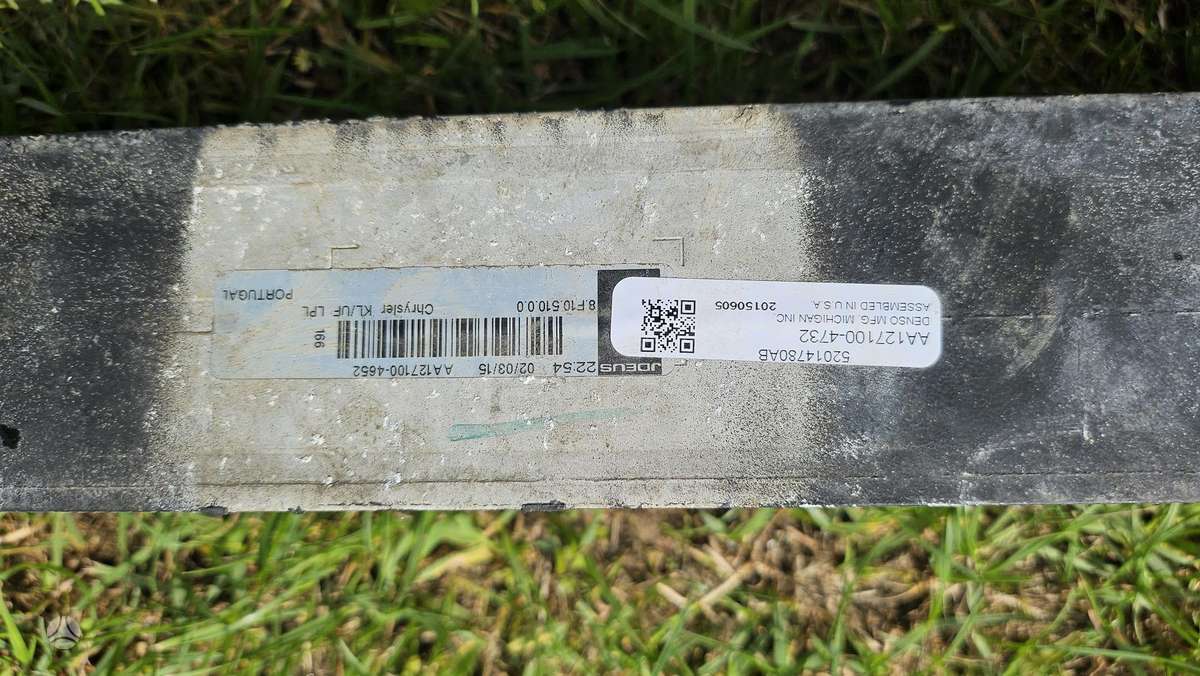 Jeep Cherokee variklio aušinimo detalės