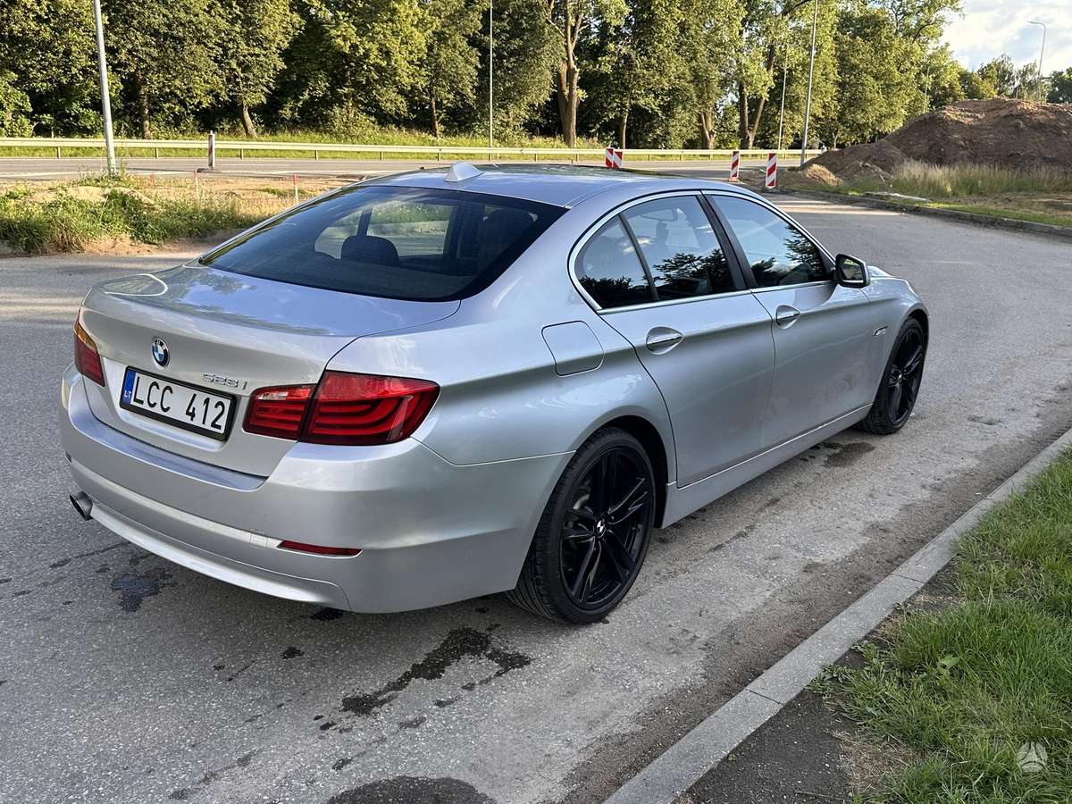 BMW 528, 2.0 l., saloon / sedan