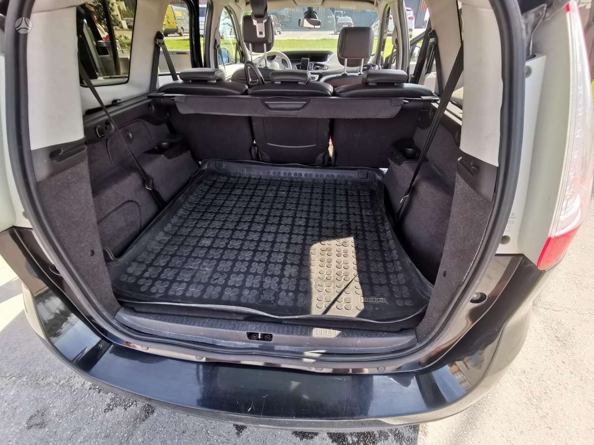 Renault Grand Scenic - 10
