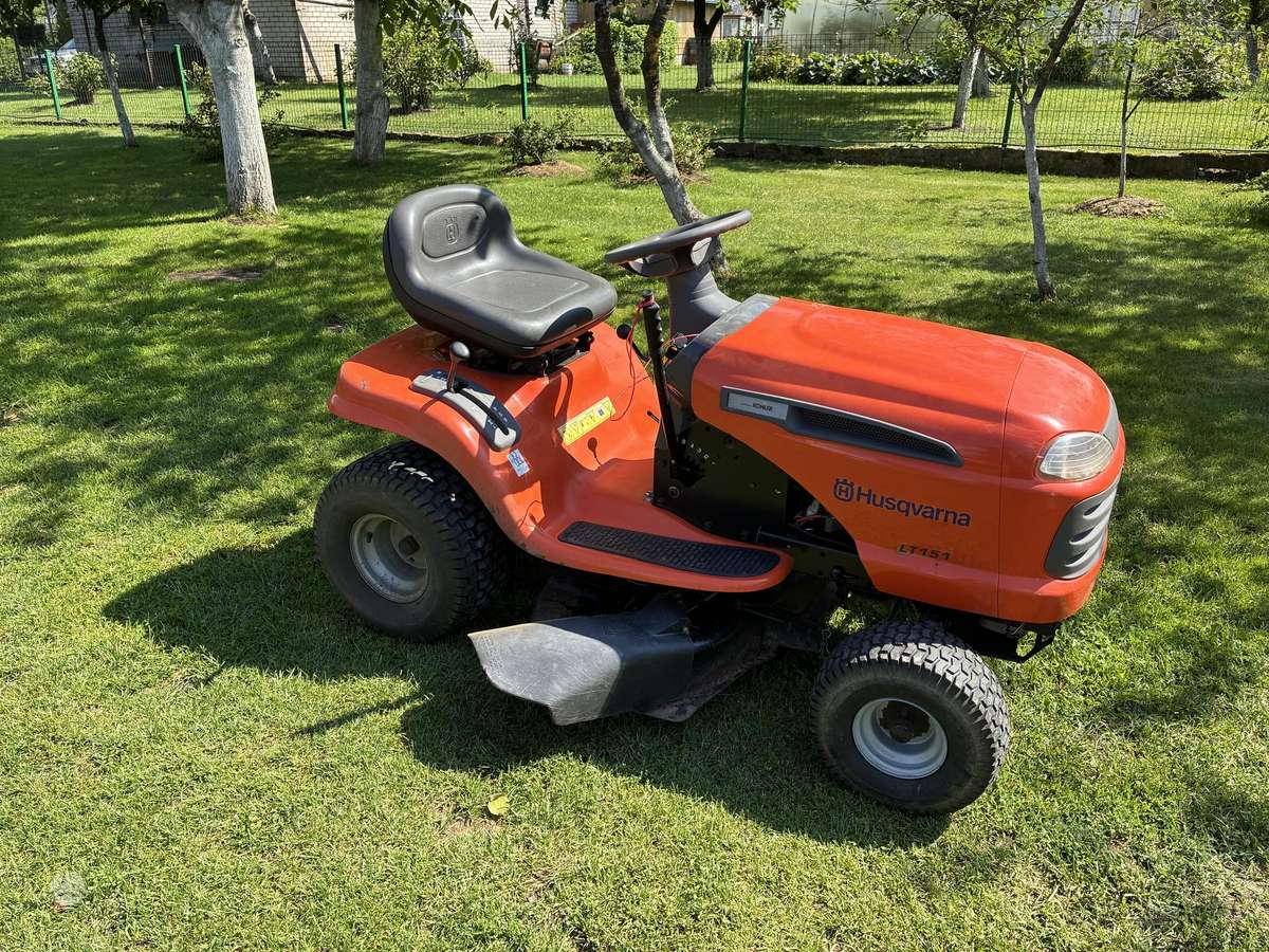 Husqvarna LT151, sodo traktoriai