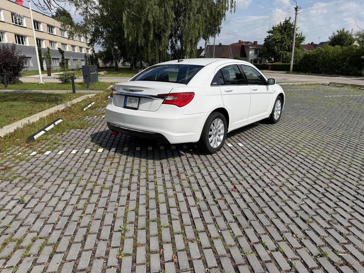 Chrysler 200, 2.4 l., Седан