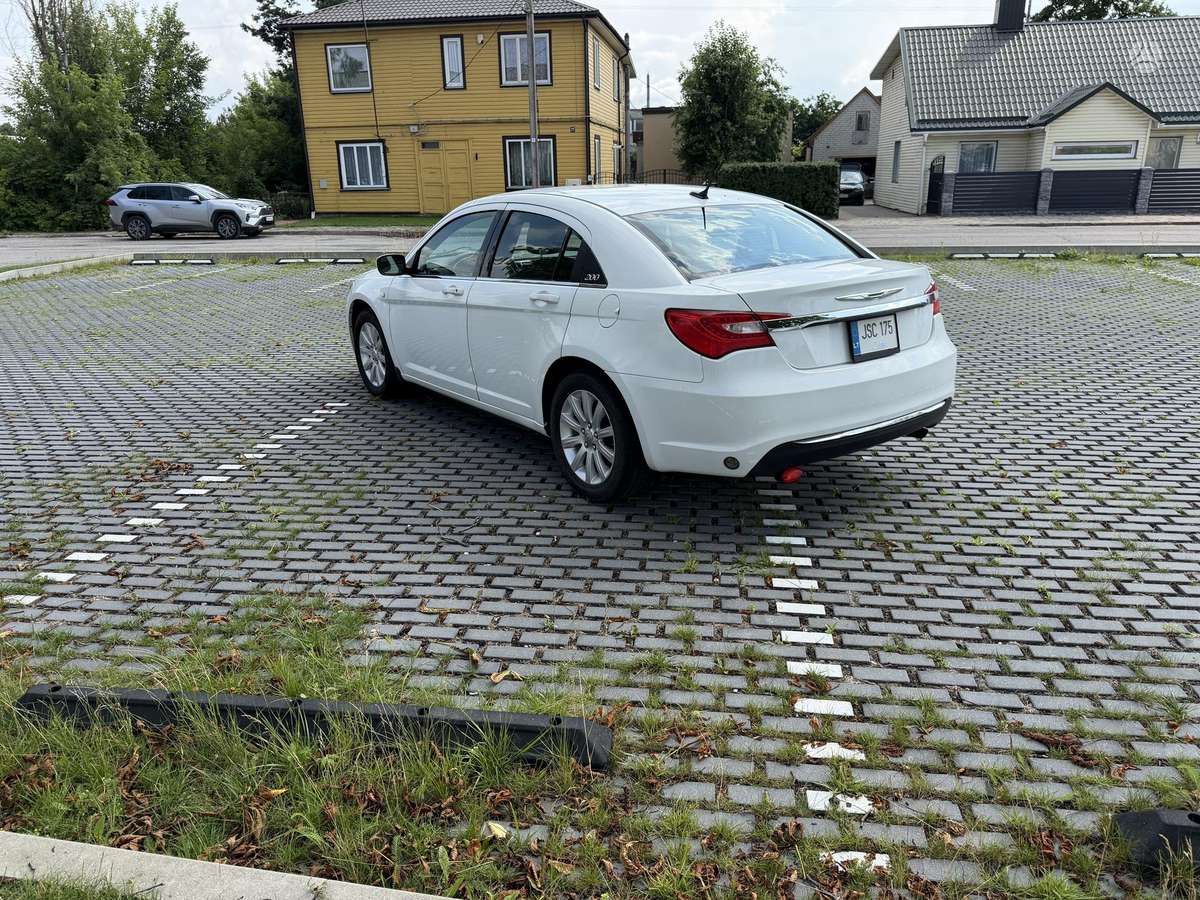 Chrysler 200, 2.4 l., Седан
