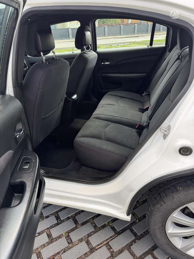 Chrysler 200, 2.4 l., Седан