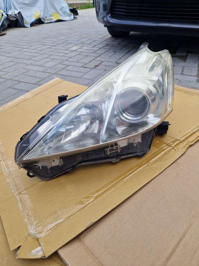 Toyota Prius+ žibintai