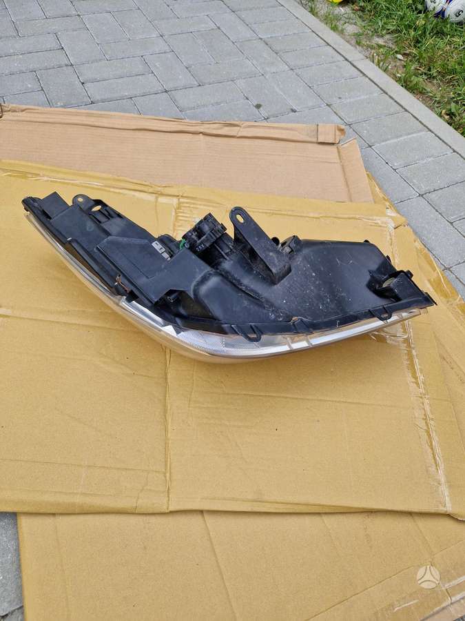 Toyota Prius+ žibintai