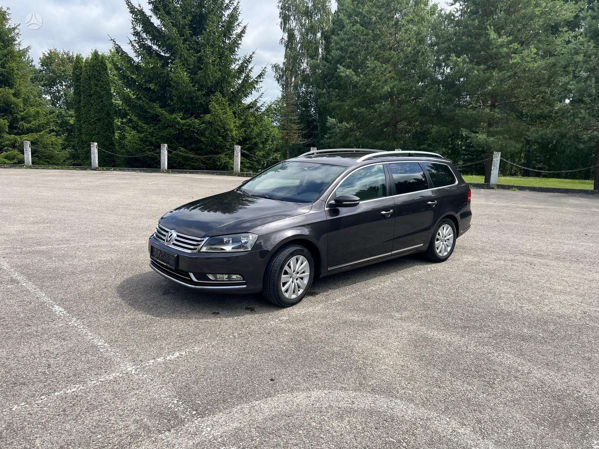 Volkswagen Passat - 1