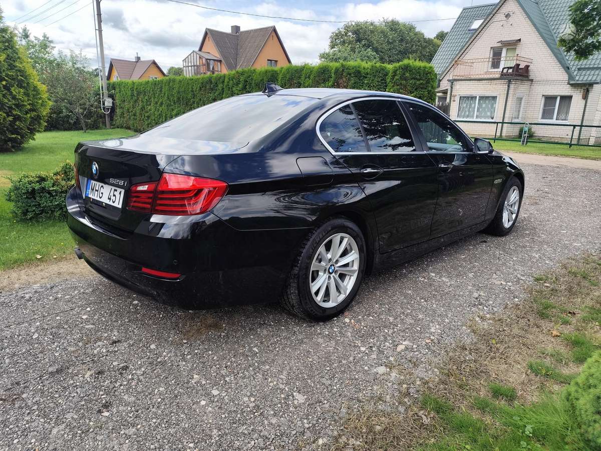 BMW 528, 2.0 l., Седан