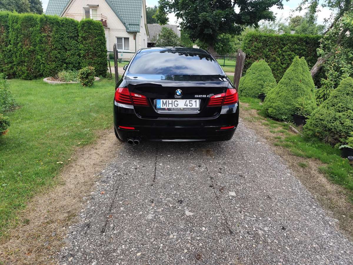 BMW 528, 2.0 l., Седан