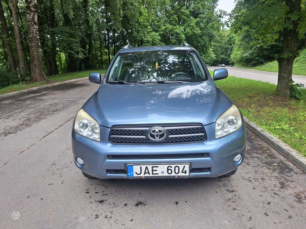 Toyota RAV4 - 1