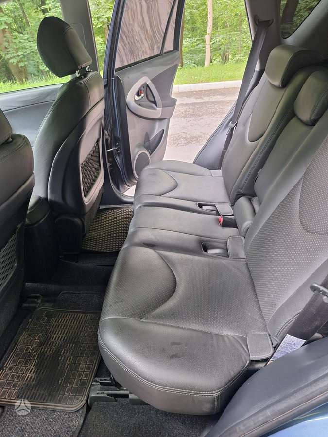 Toyota RAV4 - 7
