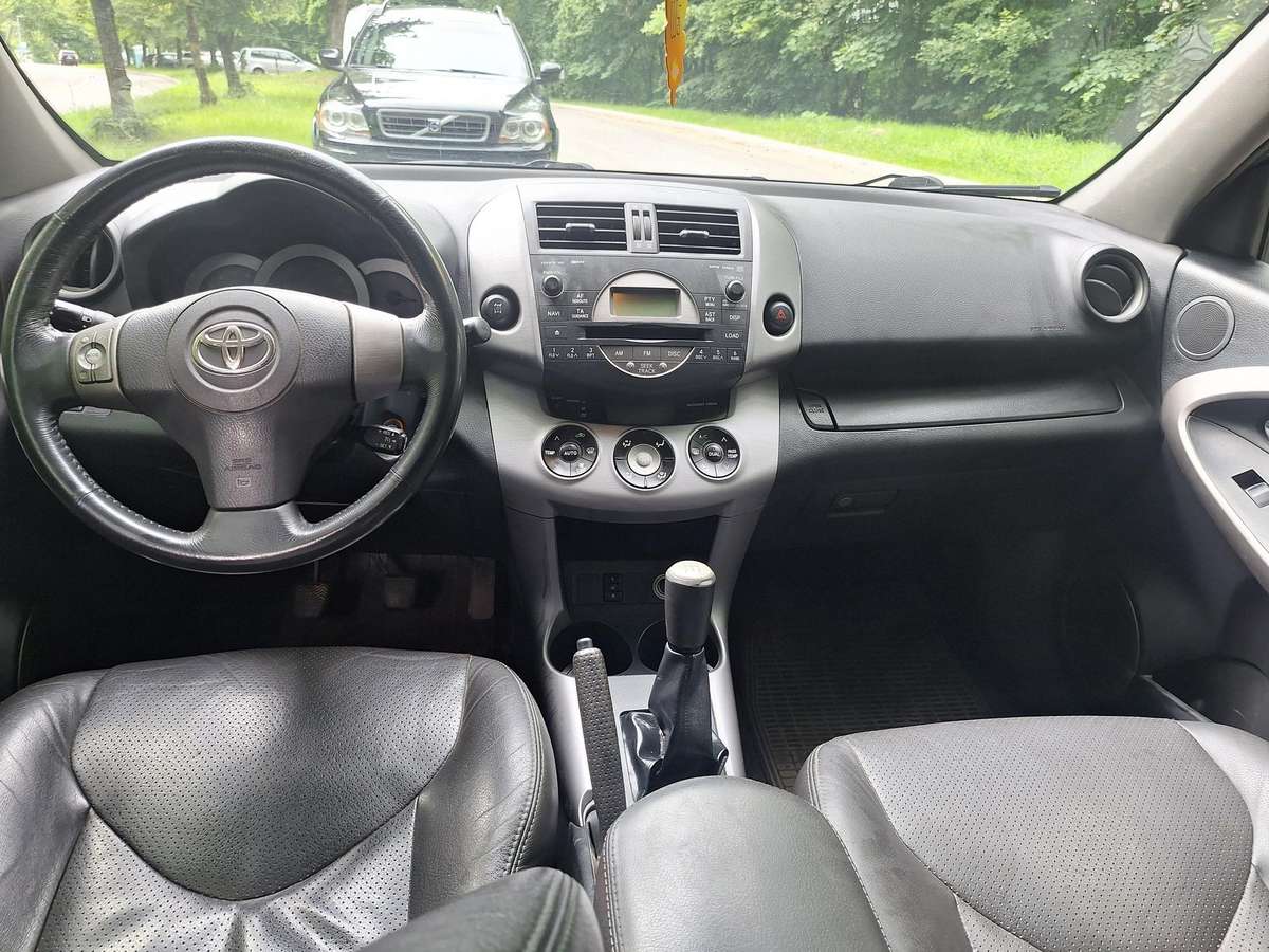 Toyota RAV4 - 8